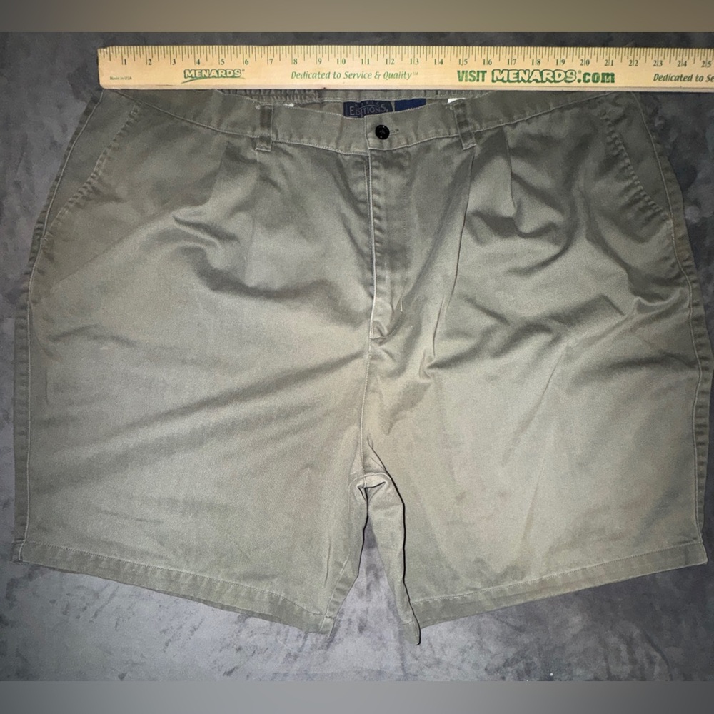 Mens Basic Editions Army Green Shorts Size 46